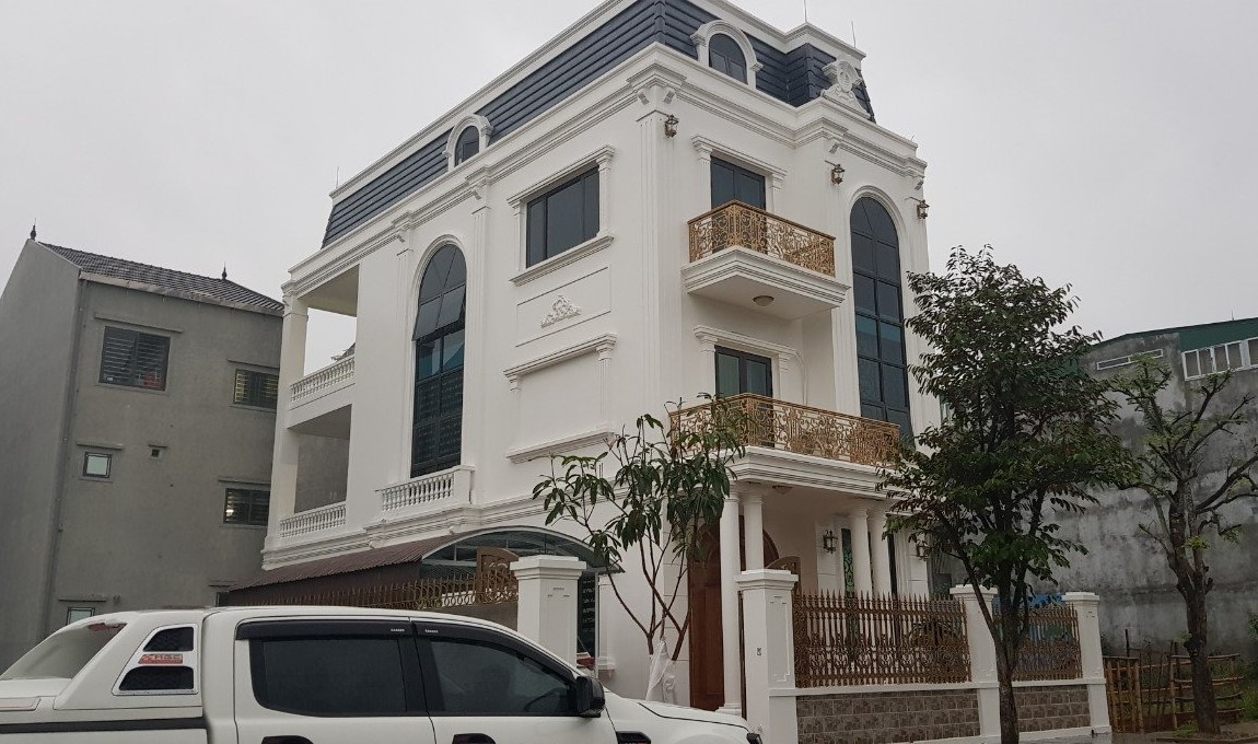 thi-cong-rem-cua-tai-nha-anh-nghia-tai-long-bien-1