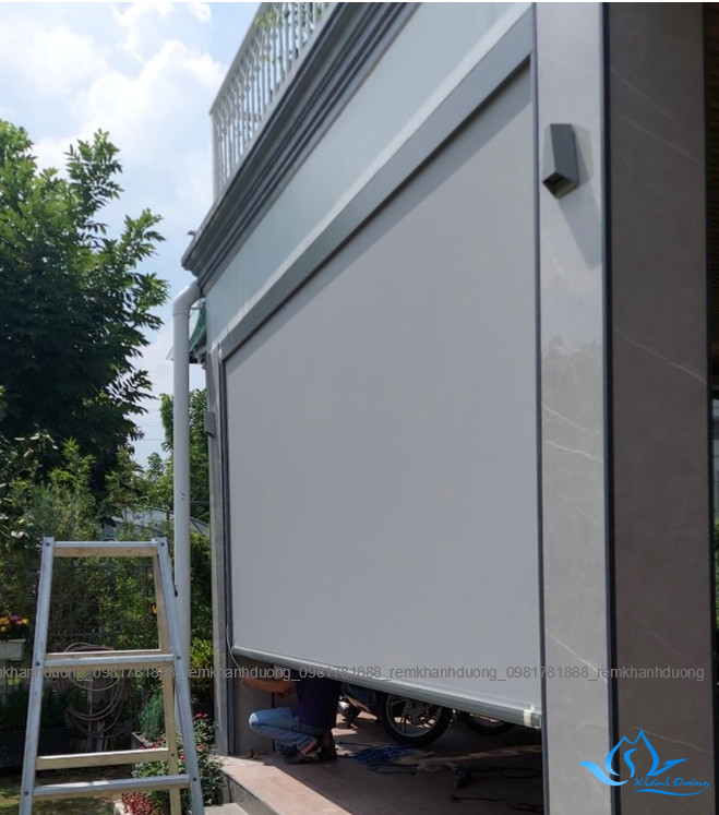 thi-cong-rem-cuon-zipscreen-ngoai-troi-nhap-khau-tai-ho-chi-minh-2 z2909996686000_098b7dc4f52a19080263be37b6114f12