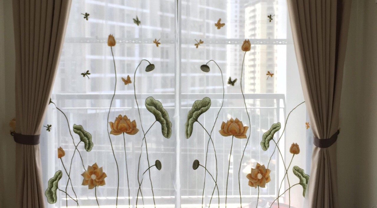 Sự kết hợp giữa rèm voan thêu tay và rèm vải Sự kết hợp giữa rèm voan thêu tay và rèm vải